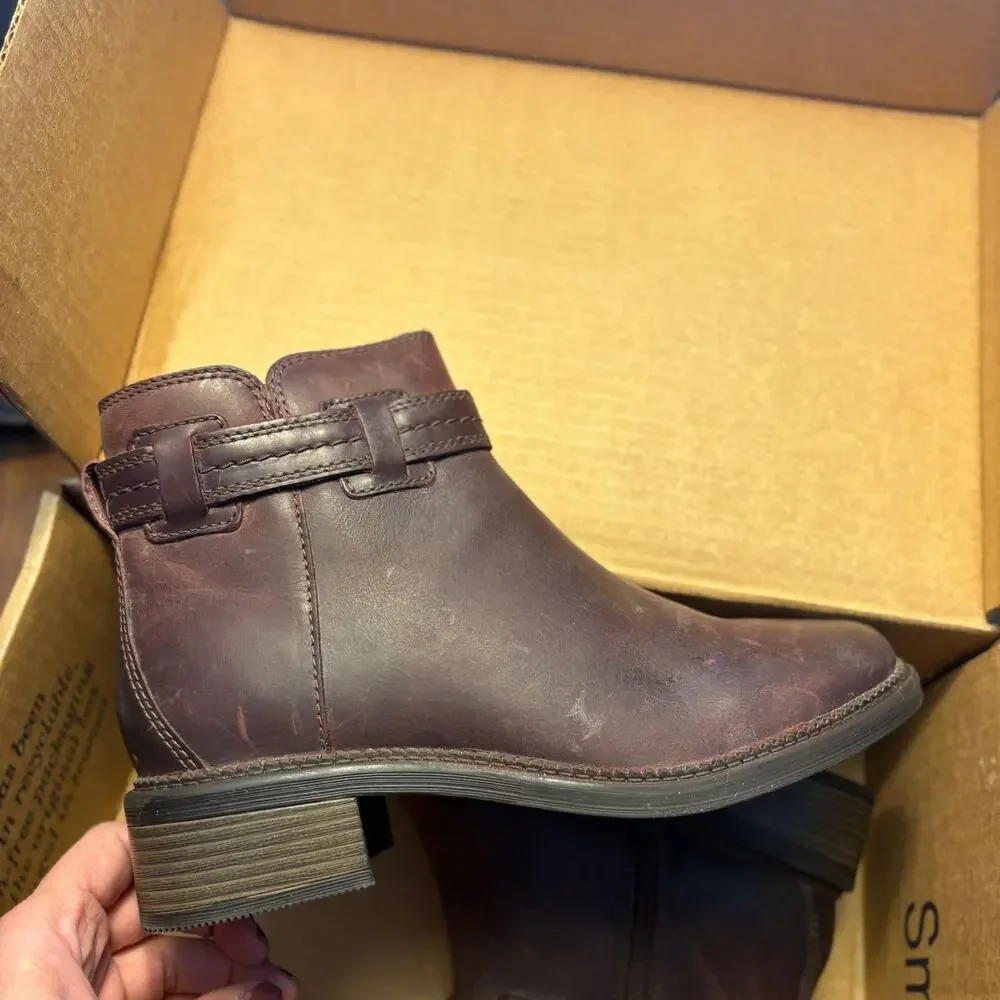 Clarks Maye Ease Leather Boots 6 NWT Dark Brown Ankle Bootie Zip Western Comfort